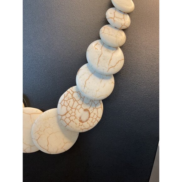 Coastal Western White Stone Disc Graduated Statement Neckalce - Picture 3 of 5